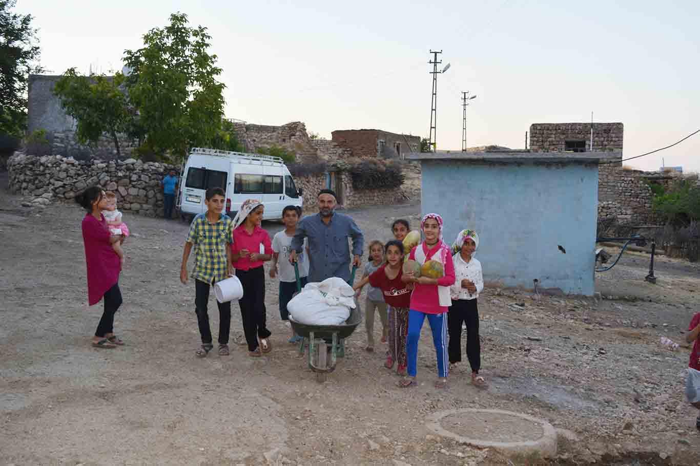 Sumak bu yıl ki verimi ve fiyatıyla üreticisinin yüzünü güldürdü Sumak bu yıl ki verimi ve fiyatıyla üreticisinin yüzünü güldürdü